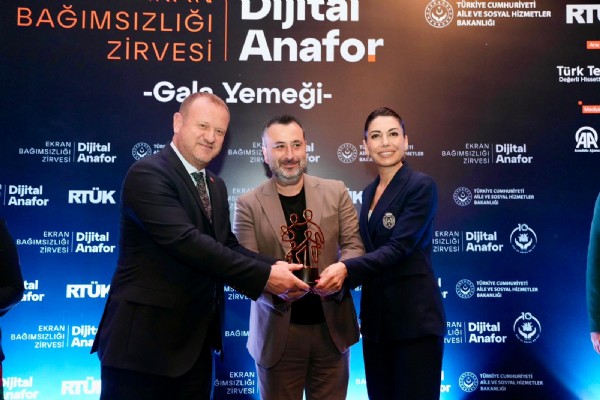 Aile ve Medya Dünyası Bu Törende Buluştu! Dijital Anafor Ödülleri Sahiplerini Buldu